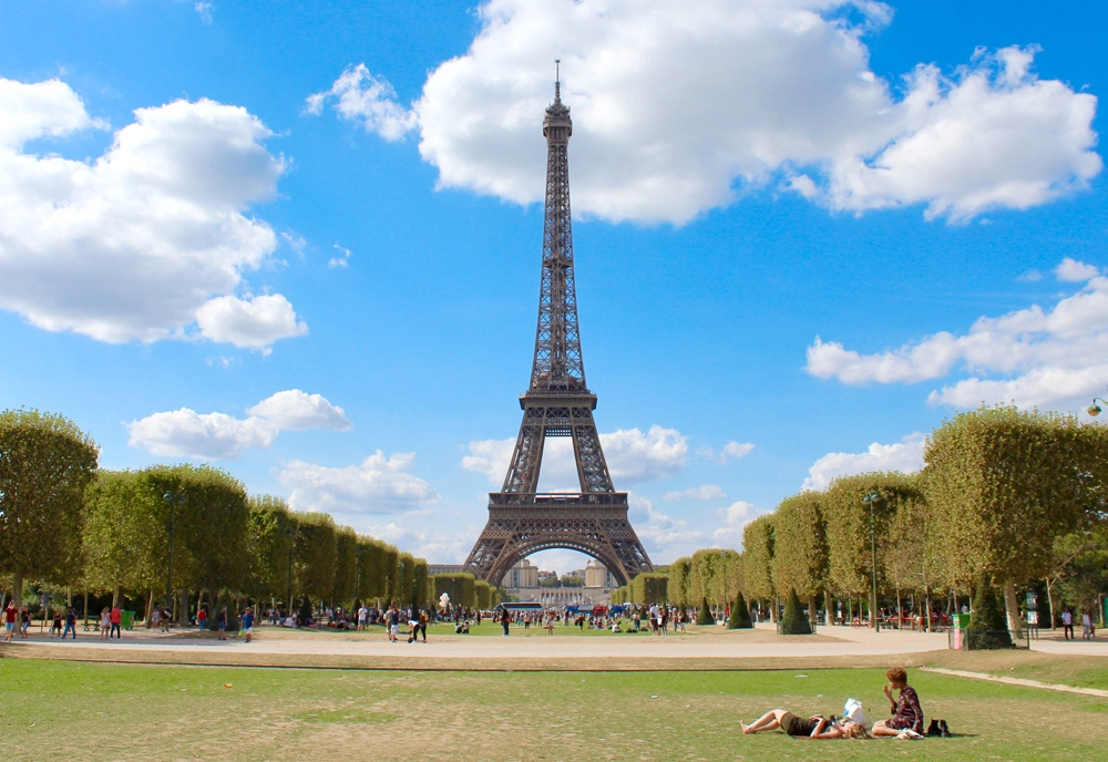 London & Paris featuring New Year’s Eve in Paris