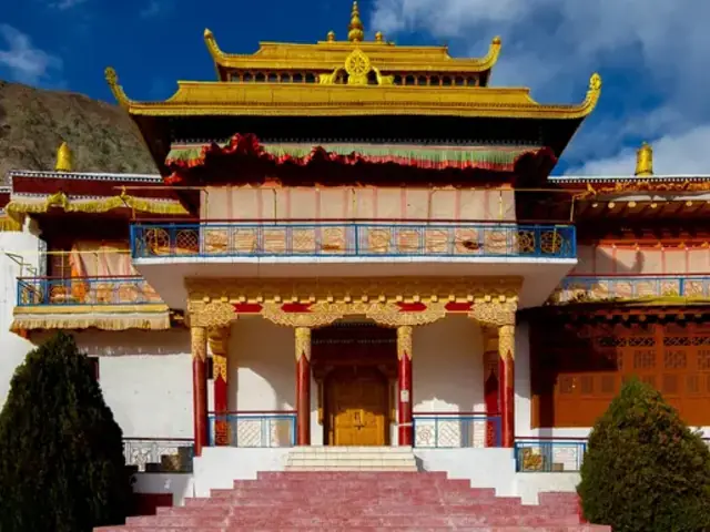 Ladakh Adventure: High Passes, Monasteries & Starry Skies