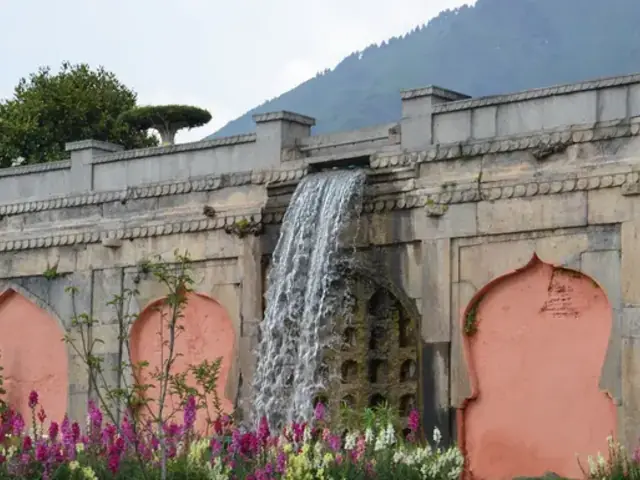 Kashmir to Ladakh: Houseboats & Himalayan Roads