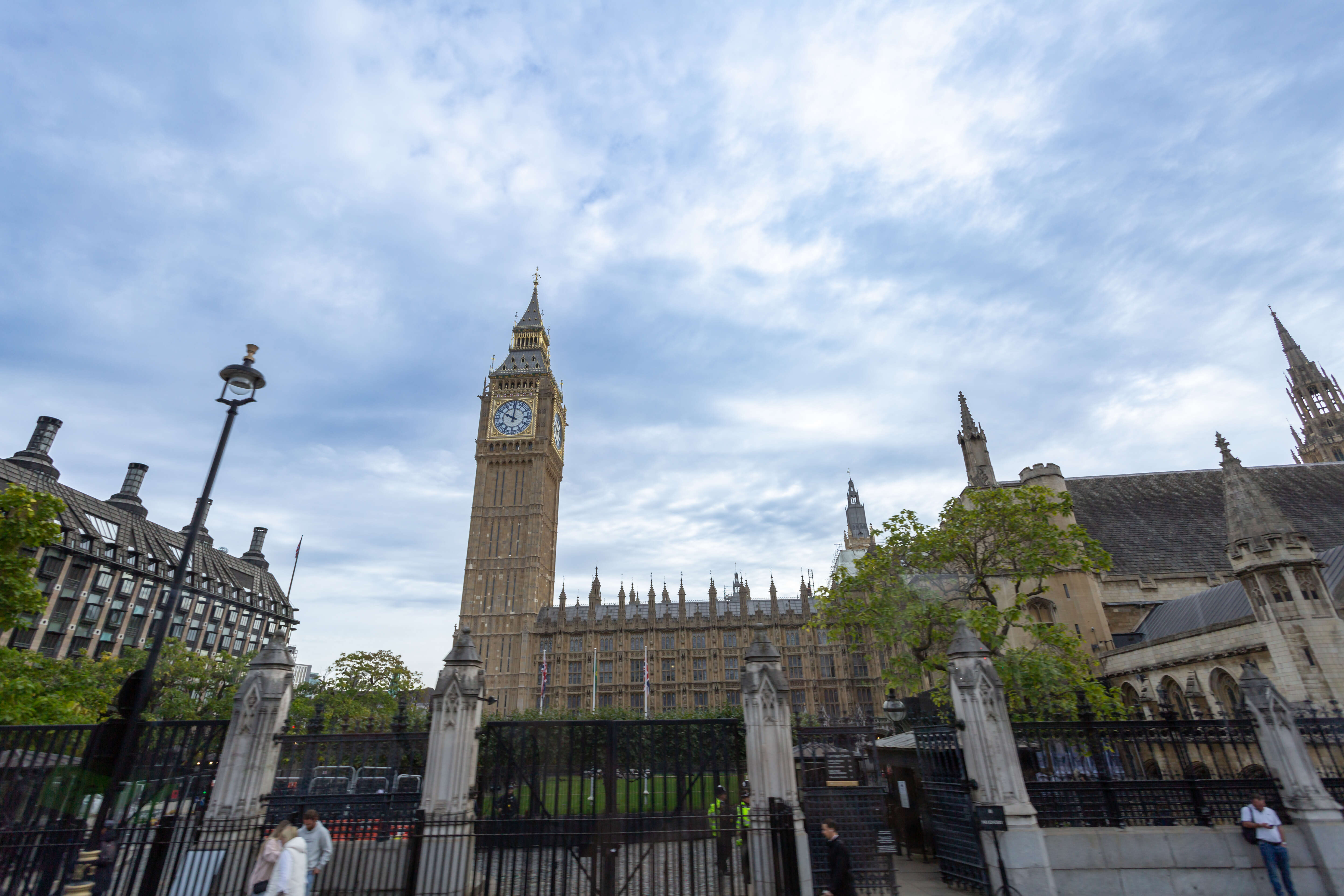 Coasts & Countrysides of England with Edinburgh, Liverpool & London