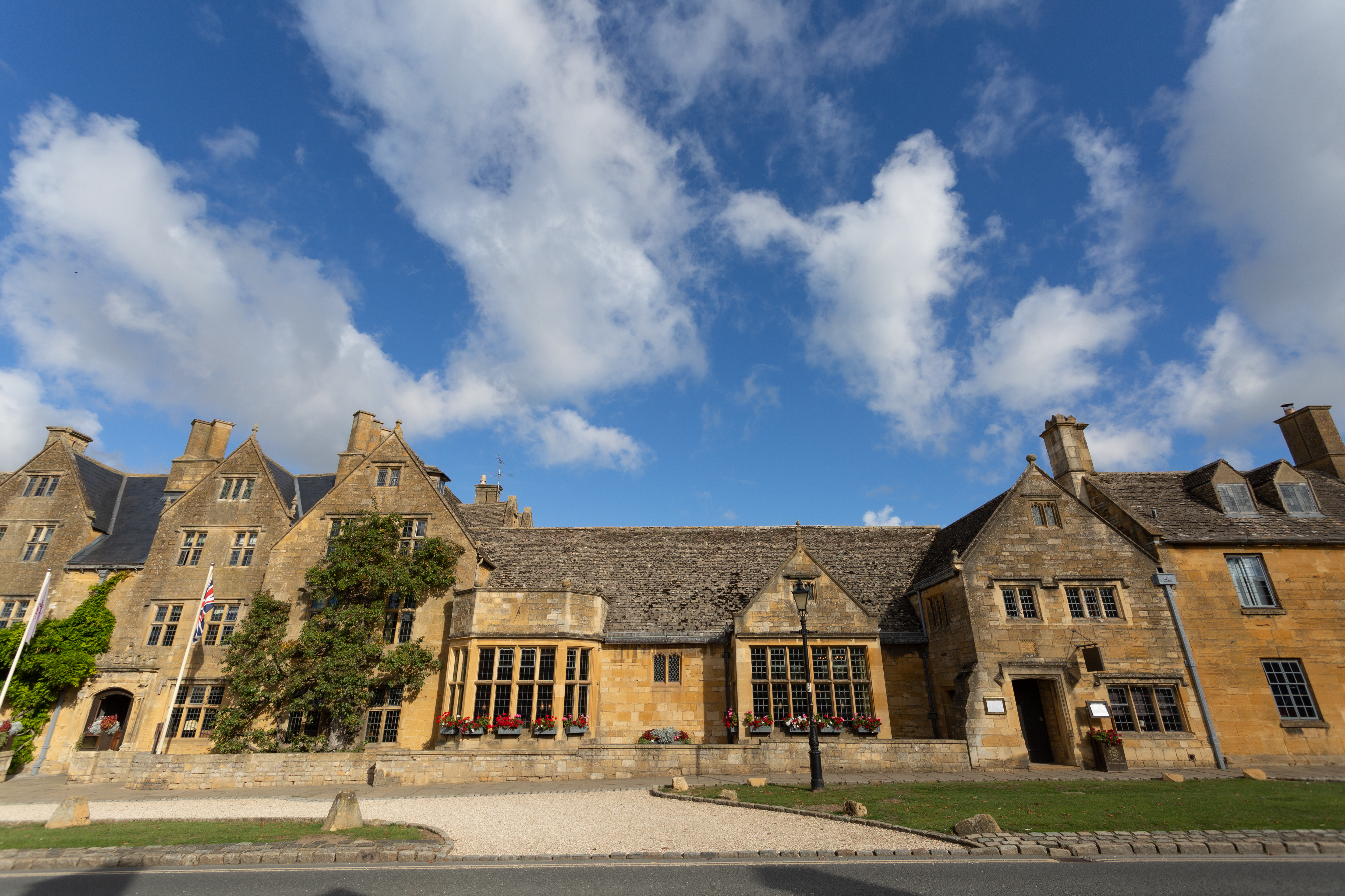 Coasts & Countrysides of England with Edinburgh, Liverpool & London