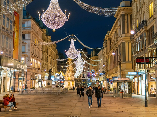 Christmas on the Danube featuring a 6-Night Danube River Cruise