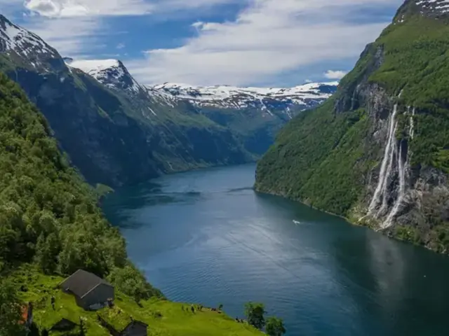 Signature: Norway's Fjords & Mountain Vistas