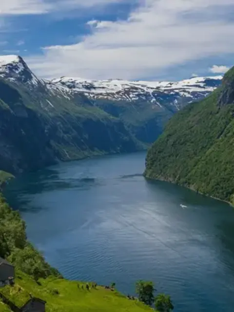 Signature: Norway's Fjords & Mountain Vistas