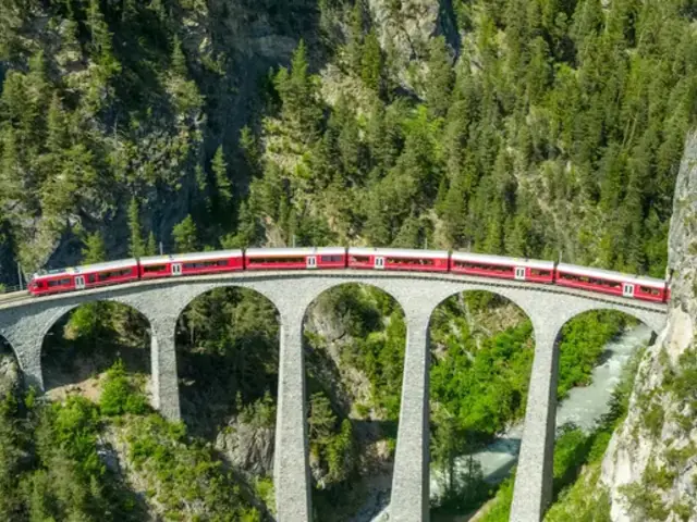 Signature: Iconic Trains of Swizterland & Italy's Lake District