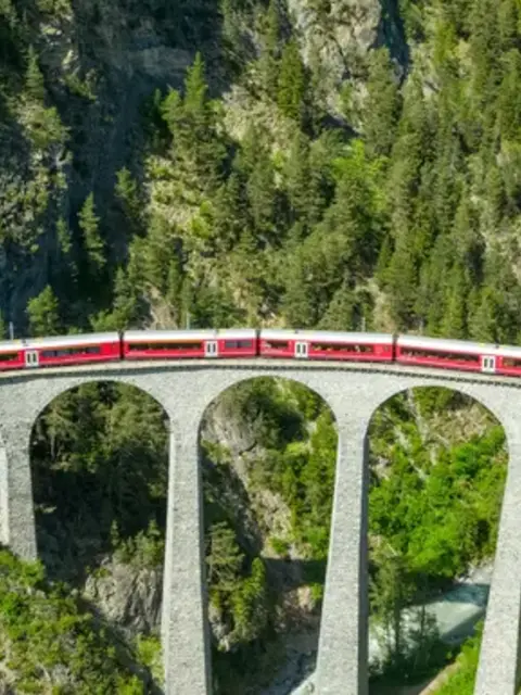 Signature: Iconic Trains of Swizterland & Italy's Lake District