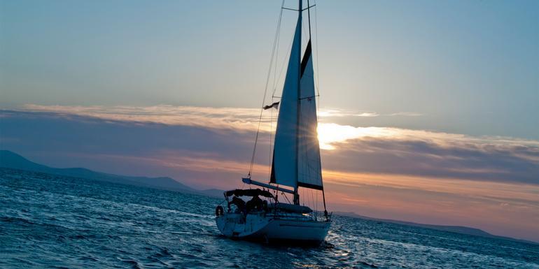 Sailing Greece - Santorini to Santorini