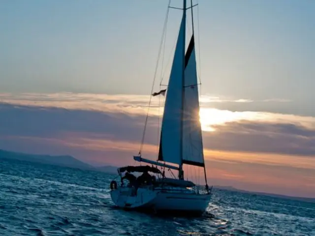 Sailing Greece - Santorini to Santorini