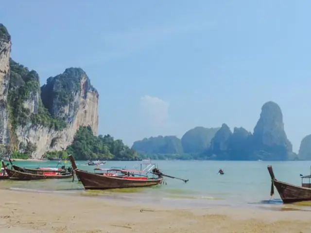 Thailand: Night Markets & Blue Waters