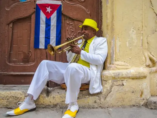 Cuban Rhythms: Beachfronts & Havana Vibes