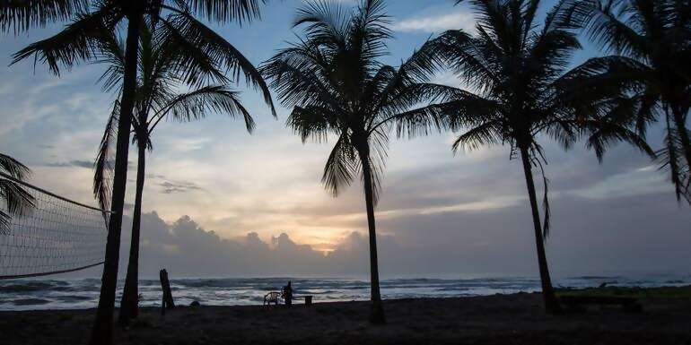 Costa Rica: Ocean Waves & Sunsets