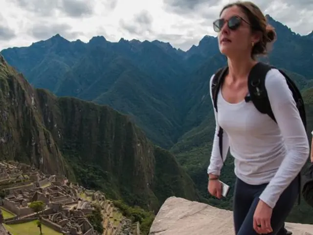 Lima to La Paz: Sandboarding & Sunsets