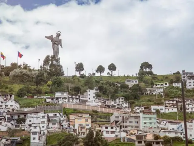 Quito to Lima: Surf Towns & Hot Springs
