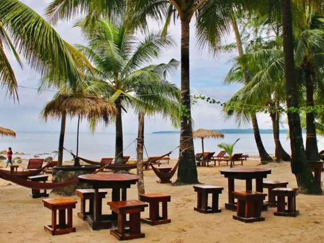 Cambodia: Ancient Ruins & Boat Rides