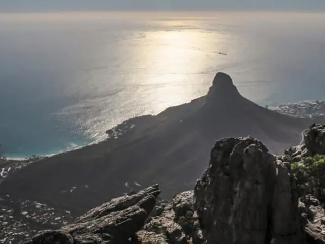 Serengeti, Falls & Cape Town Overland: Sunsets & Safaris