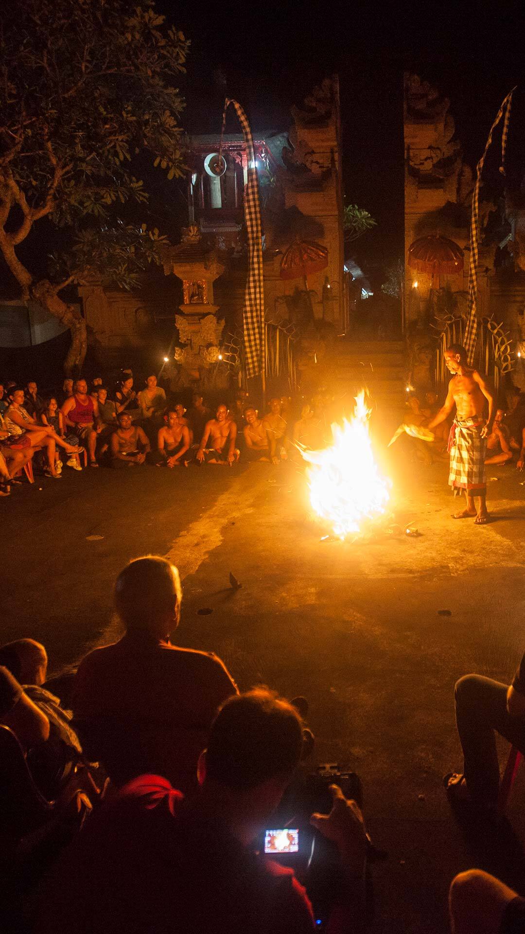 Indonesia-Bali-Ramayana-Monkey-Chant-Fire-Crowd-mobile.jpg