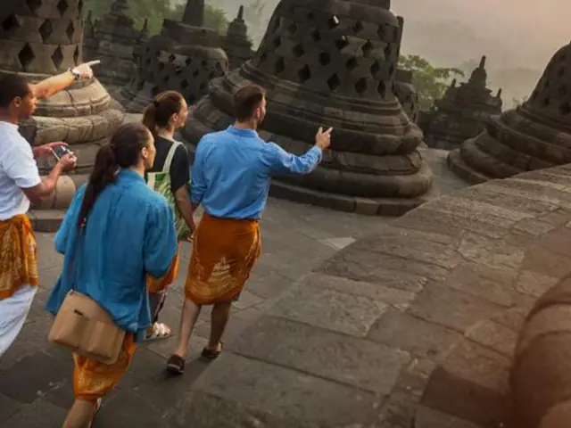 Indonesia: Hammocks & Hikes