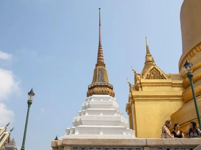 Bangkok to Kuta: Summits & Sunsets