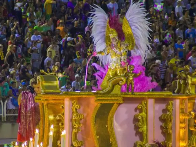 Rio Carnival: Sequins & the Sambadrome (Hostel Experience)
