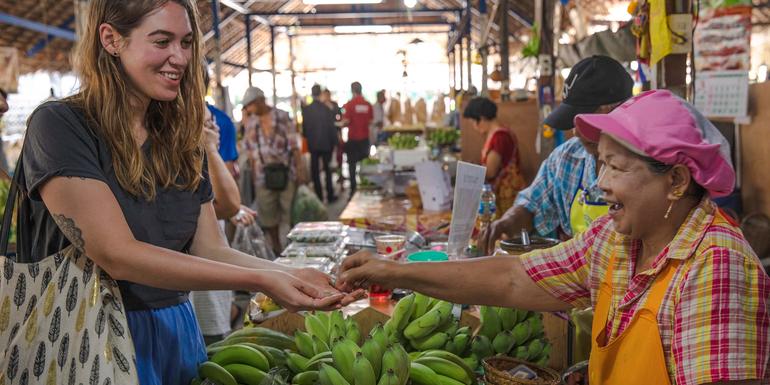 Bangkok Day Tour: Thai Foodie Tour and Cooking Class (half day)