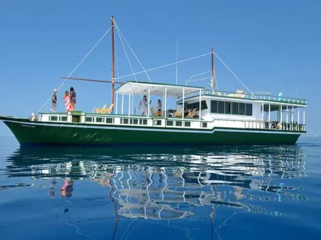 Maldives Cruise: Indian Ocean Dhoni Life