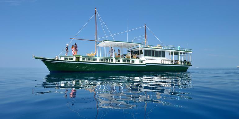 Maldives Cruise: Indian Ocean Dhoni Life