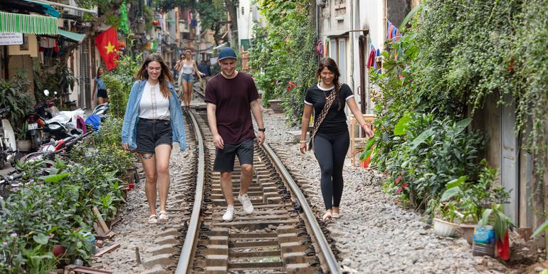 Hanoi Escape: Night Life, City Vibes & Bia Hoi Corner