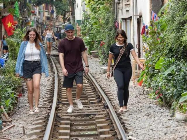 Hanoi Escape: Night Life, City Vibes & Bia Hoi Corner