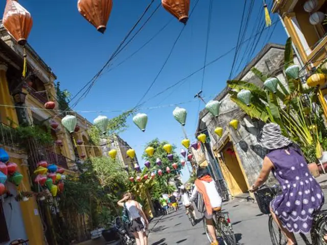 Epic Vietnam: Hanoi, Ho Chi Minh City & Handmade Noodles