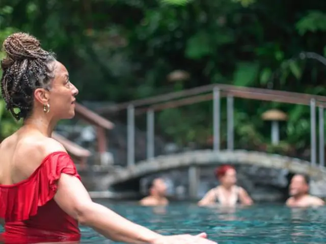 Costa Rica: Tortuguero, La Fortuna & Rio Celeste