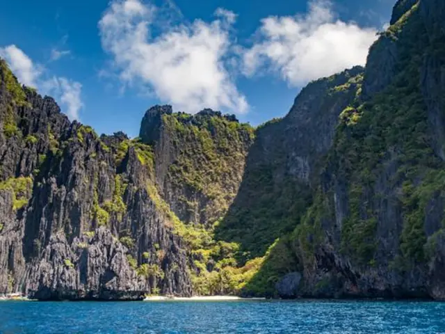 Palawan Island: Caves, Beaches & Eye-Popping Sunsets