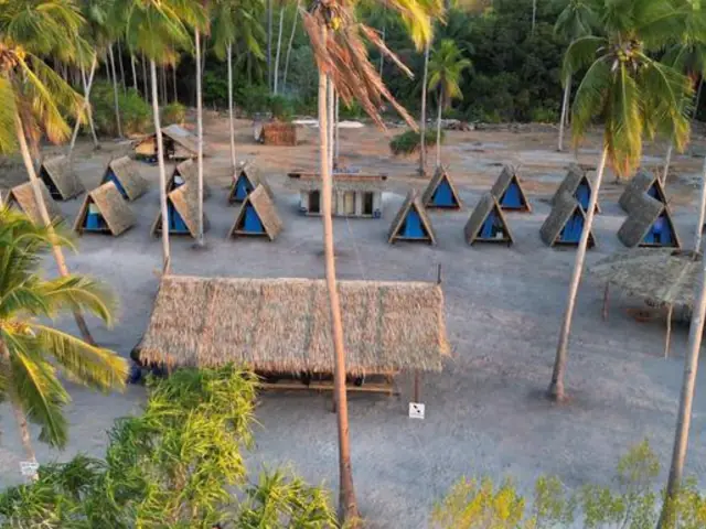 Philippines Island Hopping: El Nido, Coron & Beach Bonfires