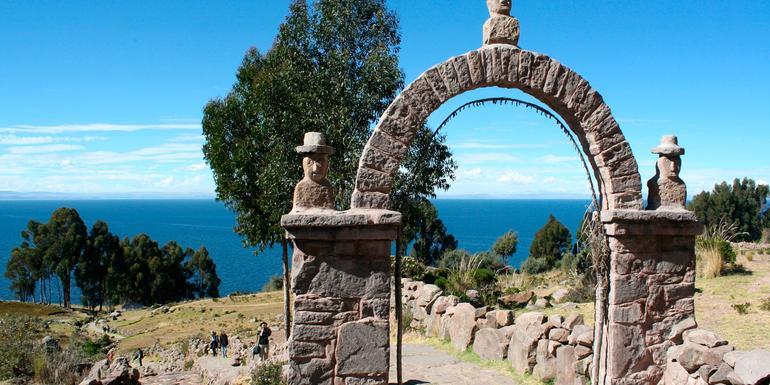 Peru Panorama: Lake Titicaca & Machu Picchu by Train