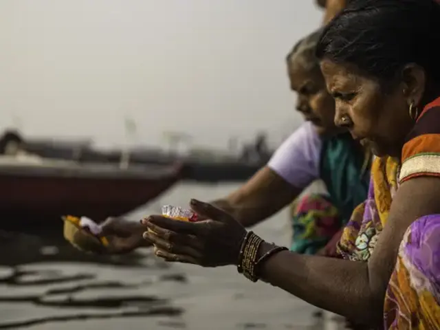 Varanasi to Kathmandu: Temples, Trails & Himalayan Hikes