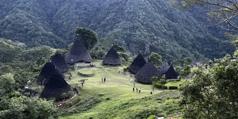 Flores Frontier: Jungles, Villages & Komodo Quests