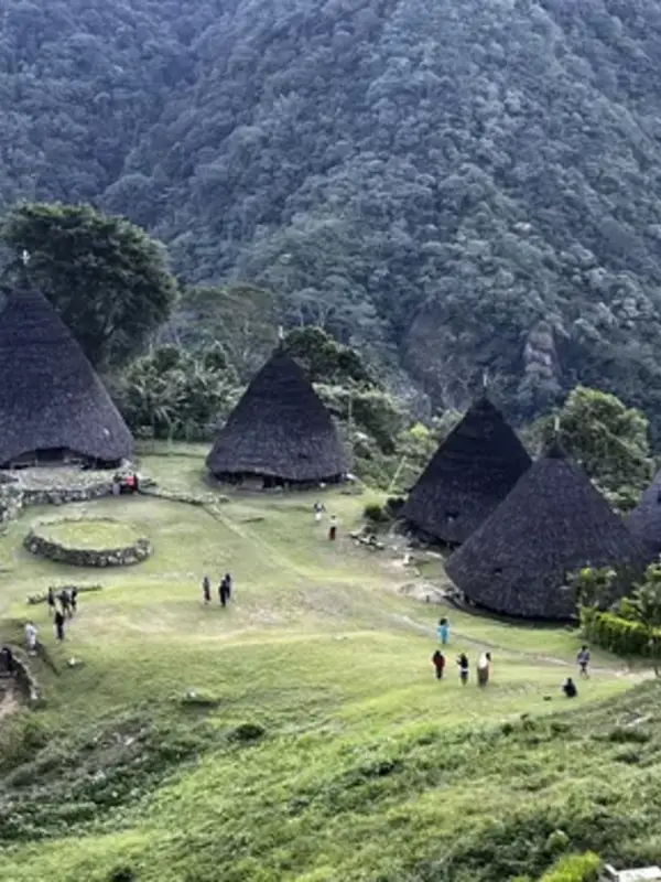 Flores Frontier: Jungles, Villages & Komodo Quests