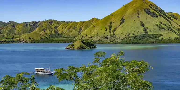 Epic Archipelago Adventure: Sumatra to Flores in 30 Days