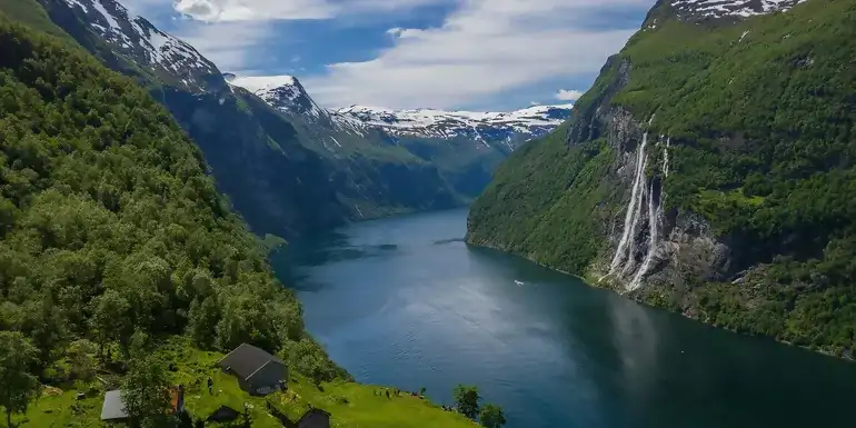 Signature: Norway's Fjords & Mountain Vistas