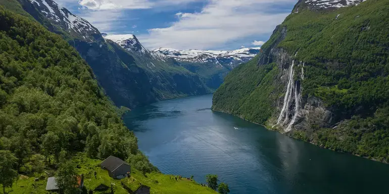 Signature: Norway's Fjords & Mountain Vistas