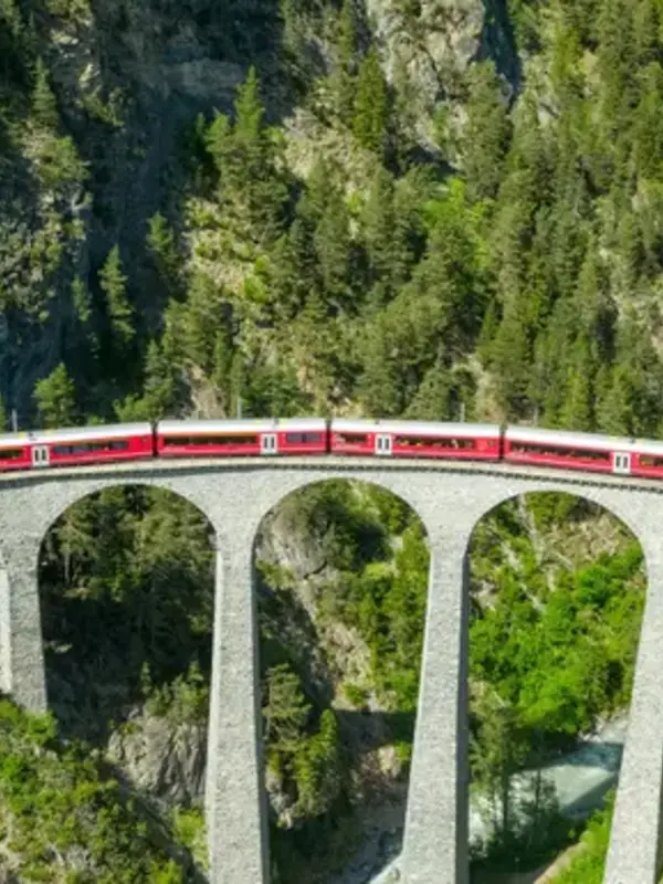 Signature: Iconic Trains of Switzerland & Italy's Lake District