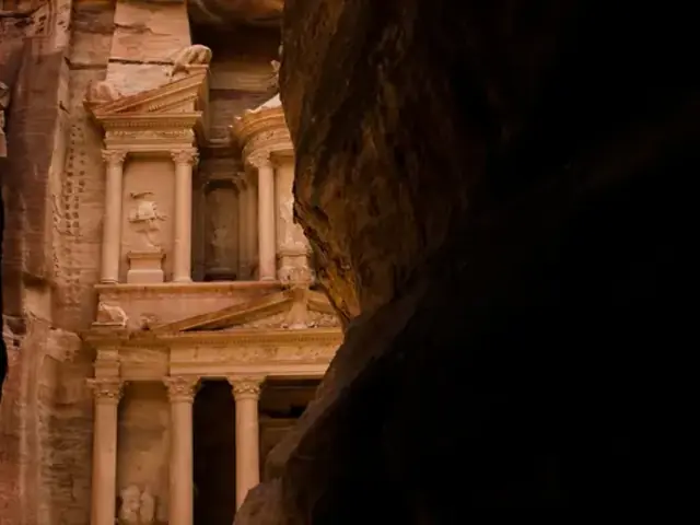 Signature: Jordan's Petra, Wadi Rum & the Dead Sea