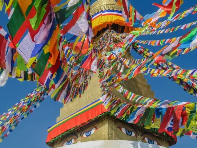 Signature: Nepal’s Himalayan Peaks, Kathmandu & Chitwan