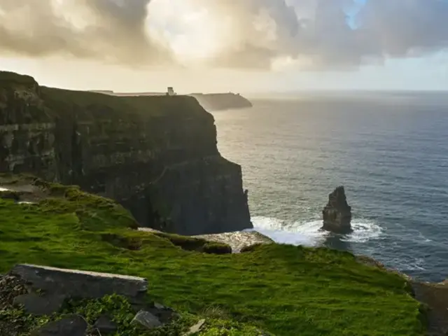 Signature: Ireland's Dublin, Killarney & the Cliffs of Moher