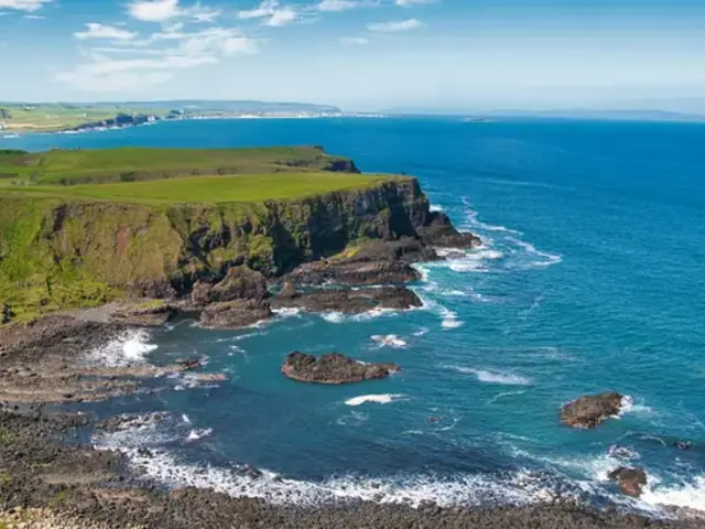 Signature: Northern Ireland's Emerald Coast & Giant's Causeway