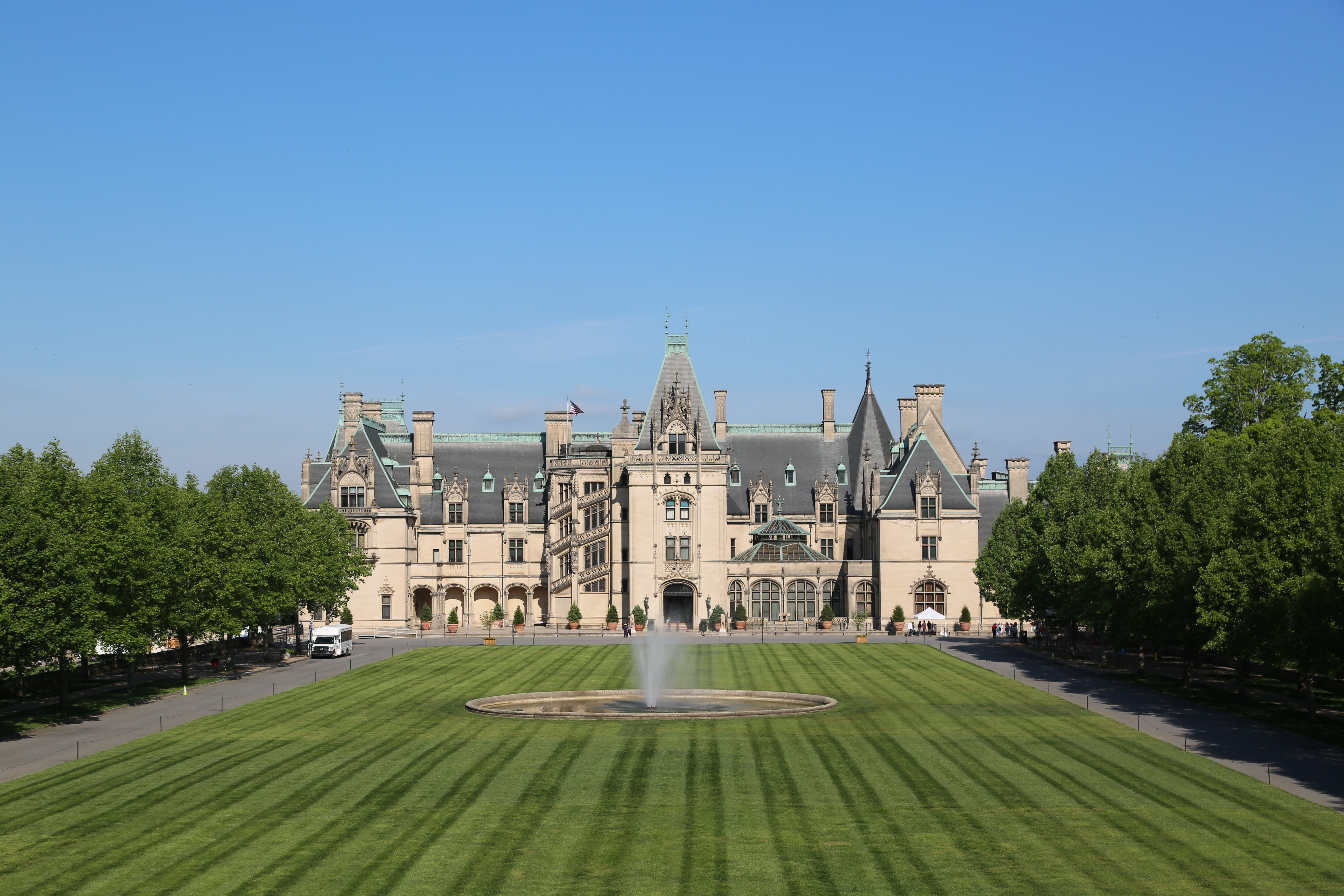 Bluegrass Country & the Smoky Mountains featuring Louisville, Lexington, Gatlinburg & Asheville