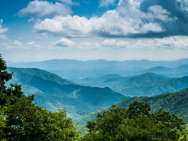 Bluegrass Country & the Smoky Mountains featuring Louisville, Lexington, Gatlinburg & Asheville
