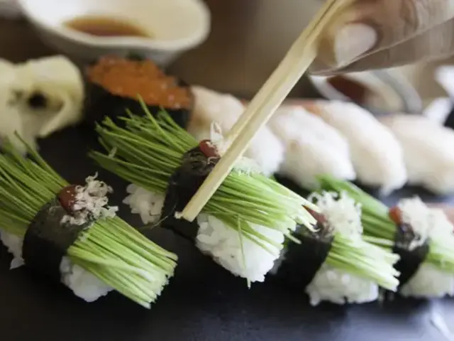 Tokyo to Osaka: Neon-lit Cities & Tranquil Countryside
