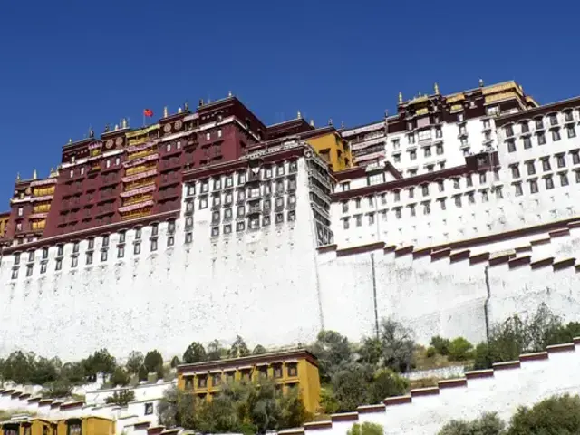 China & Tibet: Great Wall, Lhasa & Terracotta Warriors