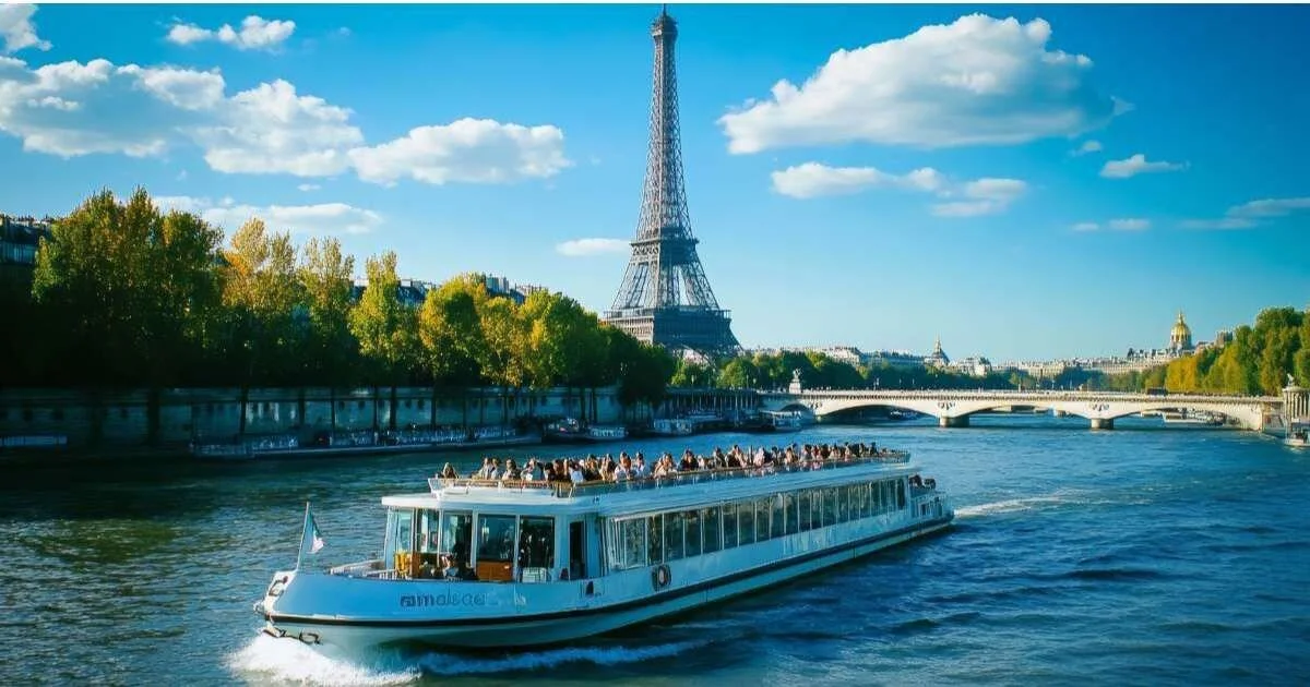 A moving paris cruise on the river with full occupancy