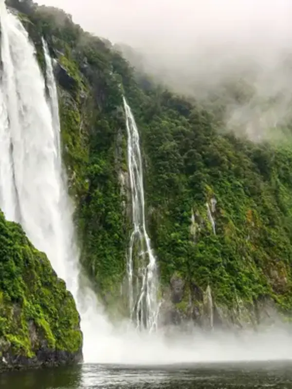 Signature: New Zealand, Milford Sound & Maori Culture